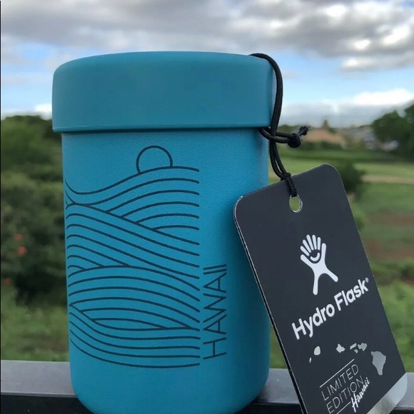 Exclusive Hawaii hydro flasks. - Picture 3 of 8